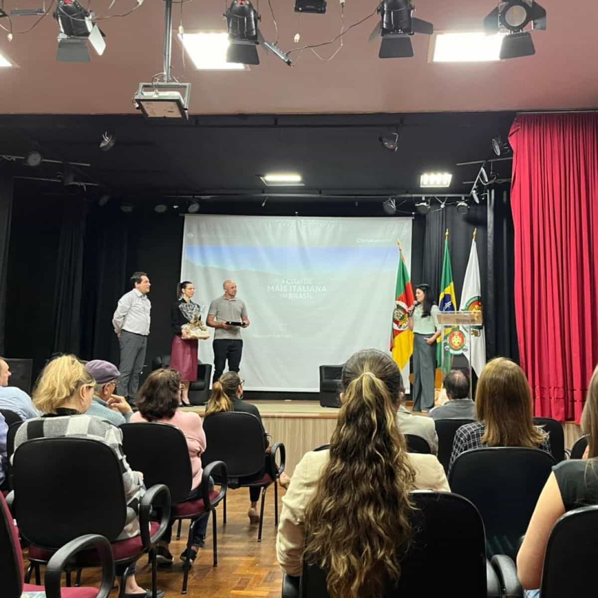 Foto de capa da notícia Palestra e homenagem marcam noite especial do turismo em Antônio Prado