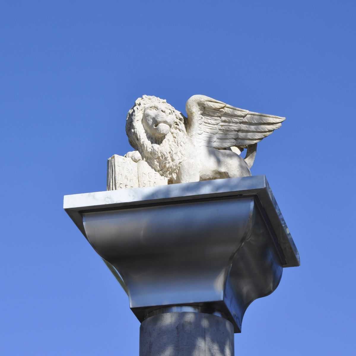 Foto de capa da notícia Monumento Leão de São Marcos recebe manutenção