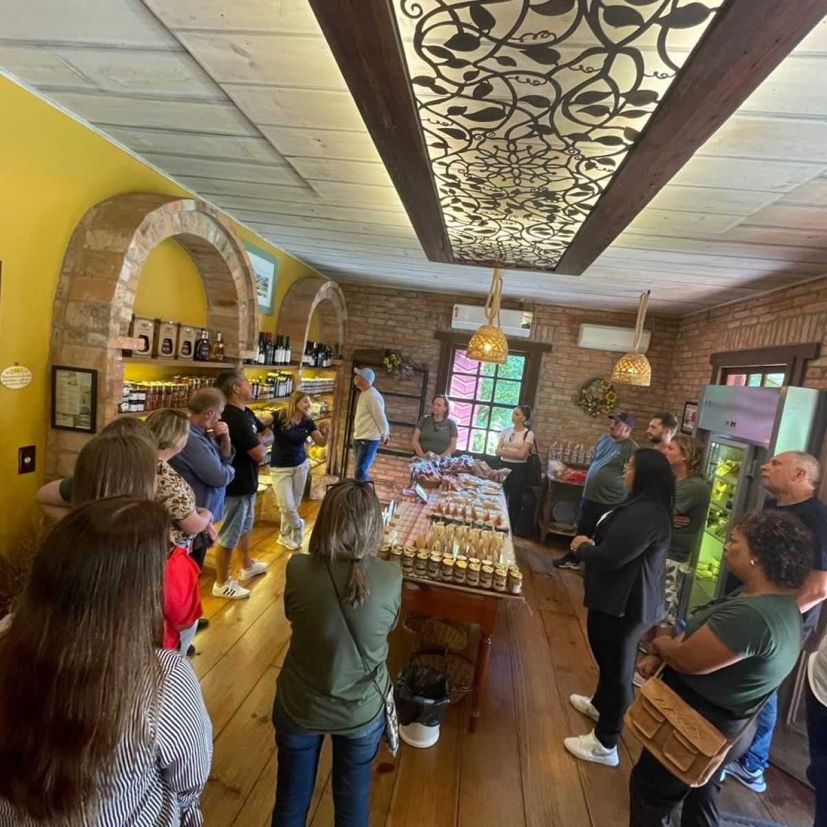 Foto de capa da notícia Empreendedores e COMTUR realizam visita técnica em Bento Gonçalves