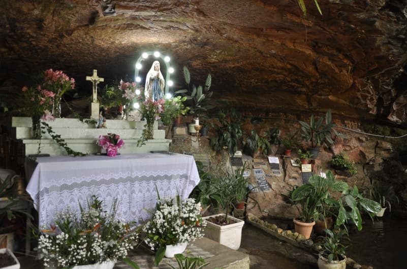 Foto de capa da Gruta Natural Nossa Senhora de Lourdes