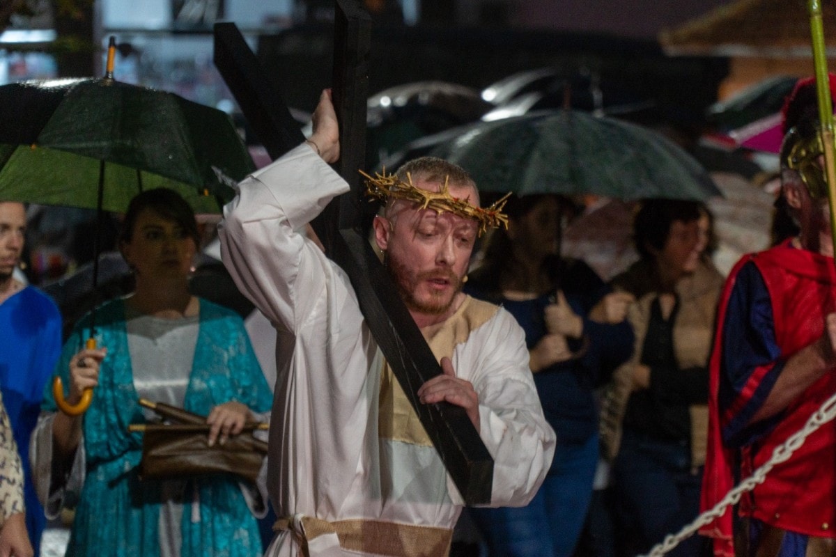 Encenação da Sexta-feira Santa leva grande público ao Centro Histórico de Antônio Prado