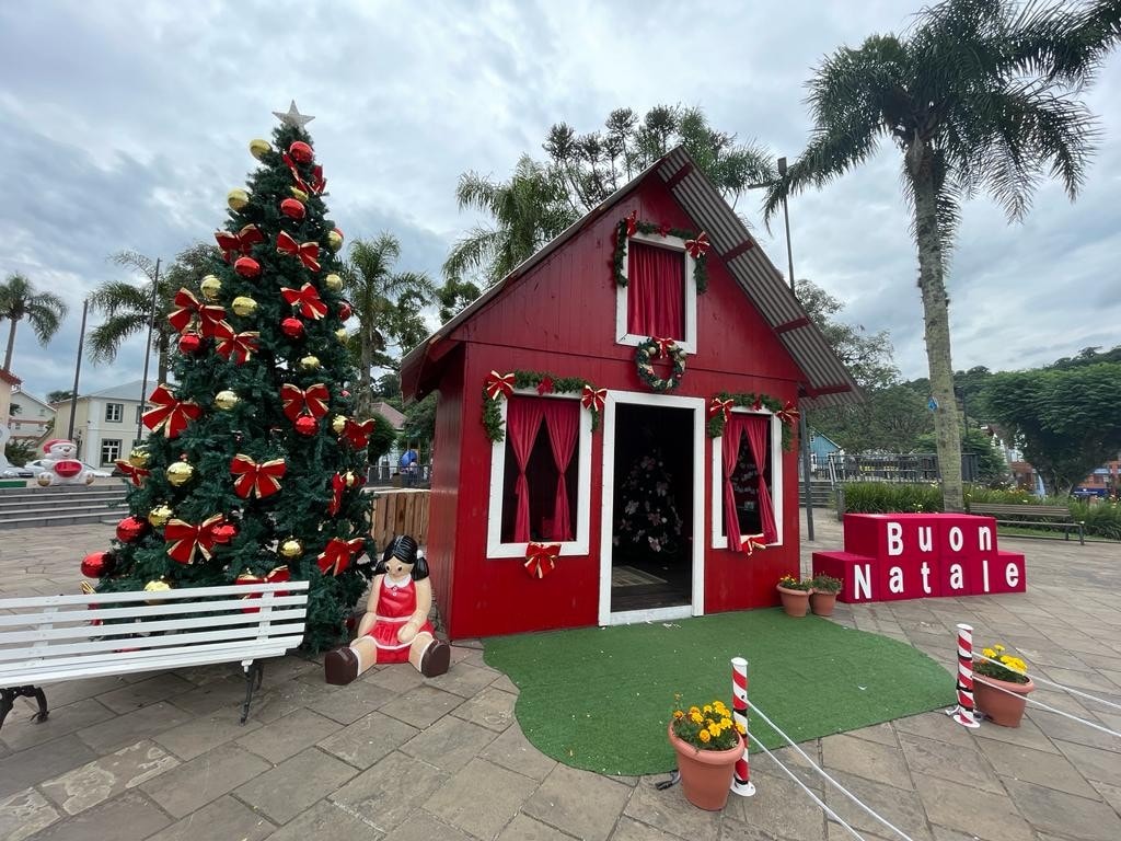 Decoração do Nostro Natale é finalizada