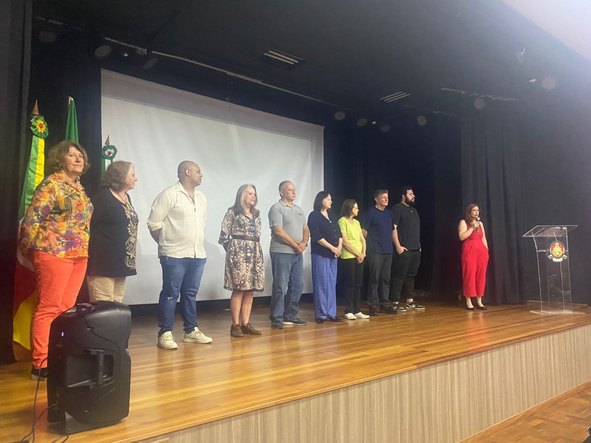 Exibição do Filme "Até que a Música Pare" em Antônio Prado