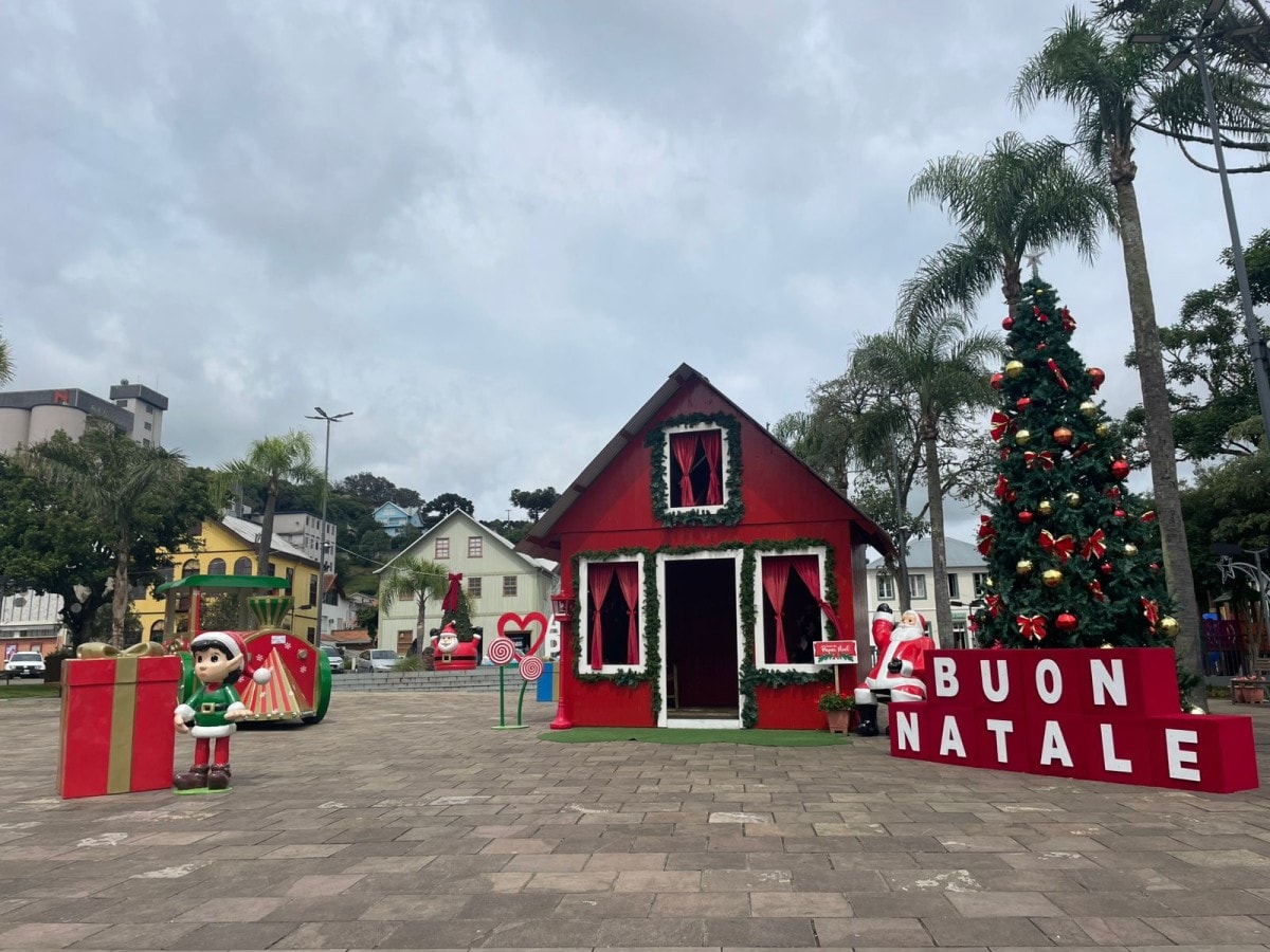 Secretaria de Turismo Inicia a Decoração de Natal