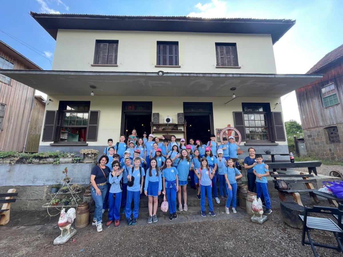 Estudantes Realizam Tour pelos Pontos Turísticos de Antônio Prado
