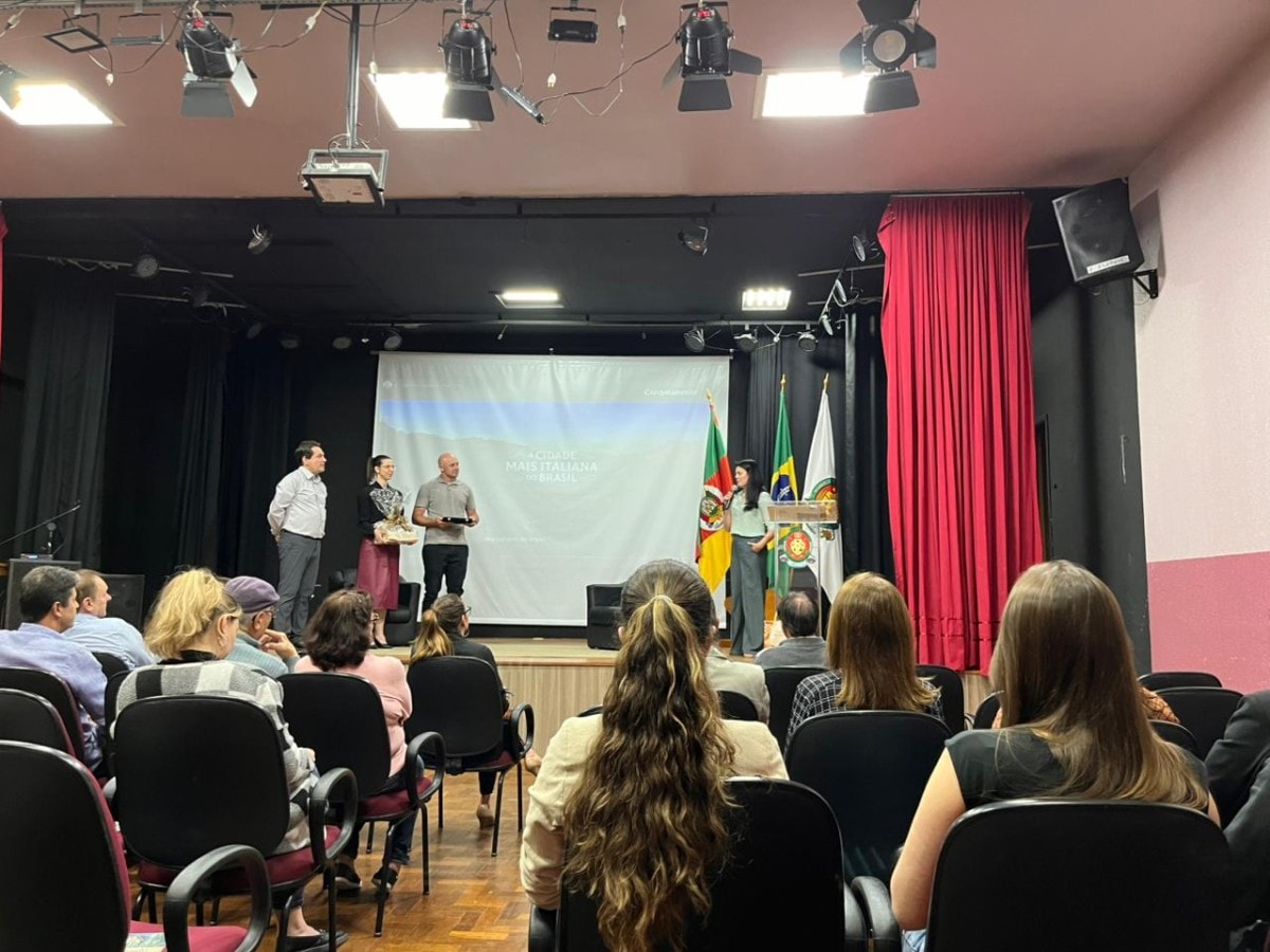 Palestra e homenagem marcam noite especial do turismo em Antônio Prado