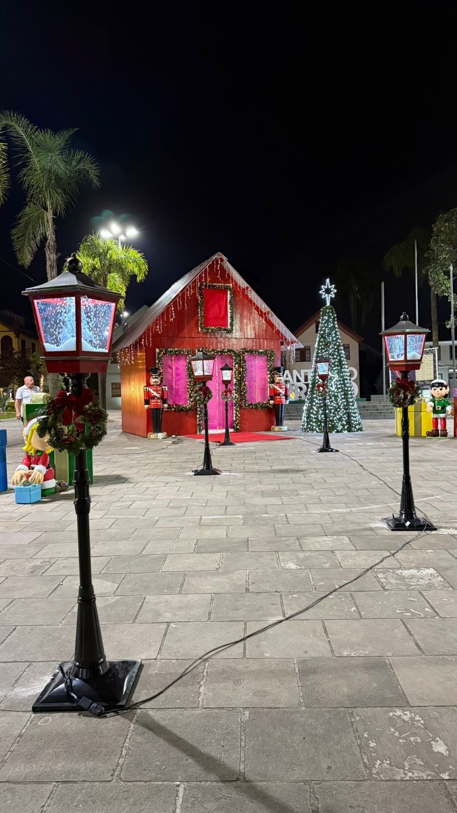 Secretaria do Turismo finaliza a decoração do Nostro Natale 2025